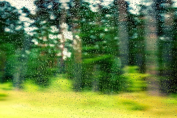 Gotas de chuva na janela do carro — Fotografia de Stock