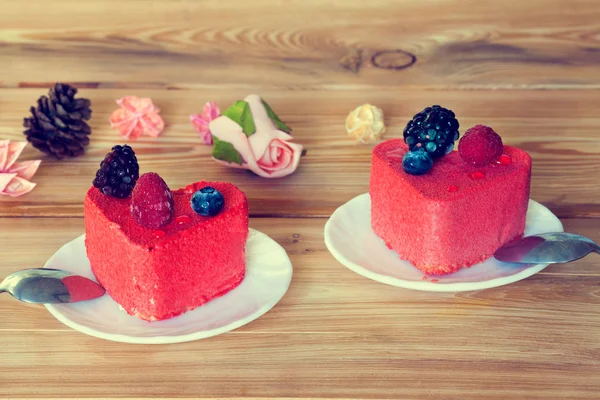 Dos pasteles en forma de corazón — Foto de Stock