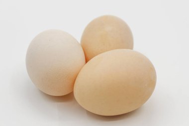 Taze ve lezzetli köy yumurtaları.