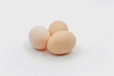 Taze ve lezzetli köy yumurtaları.