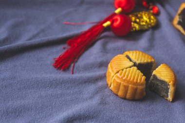 Geleneksel Çin ziyafeti atıştırmalıkları ay pastaları