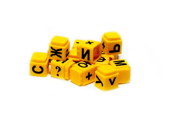 Cubos amarelos educativos de crianças com letras — Fotografia de Stock