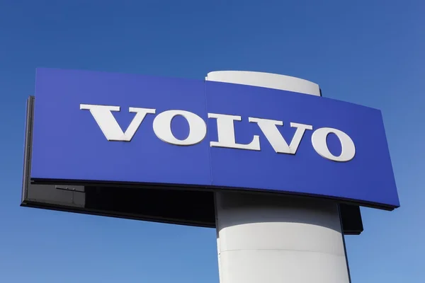 Signo de Volvo en un panel — Foto de Stock