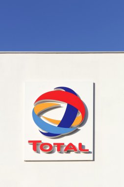 Bir duvara toplam logosu