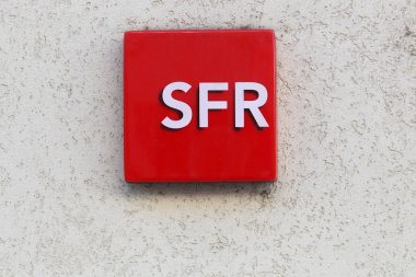 SFR logosu bir duvar