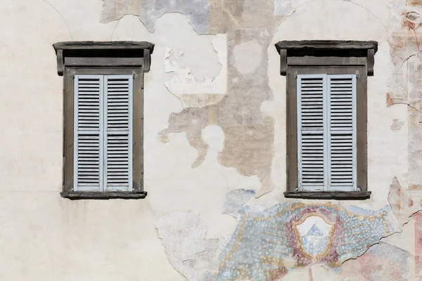 Façade dans la ville haute et la vieille ville de Bergame, Italie — Photo