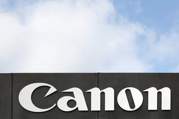 Logo Canon en una fachada — Foto de Stock