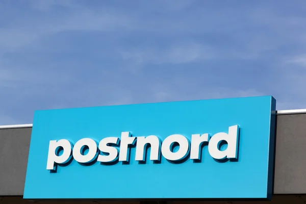 Logotipo Postnord en una pared — Foto de Stock