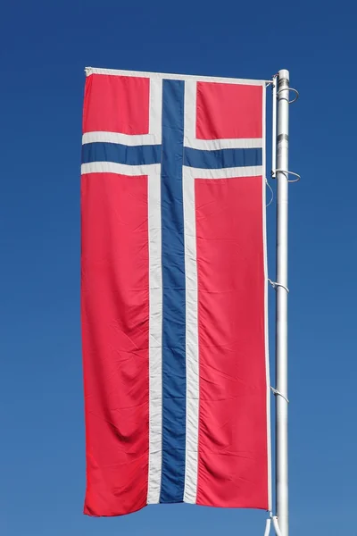 Bandera de Noruega ondeando en el cielo —  Fotos de Stock