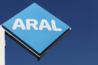 Bir panel Aral işareti