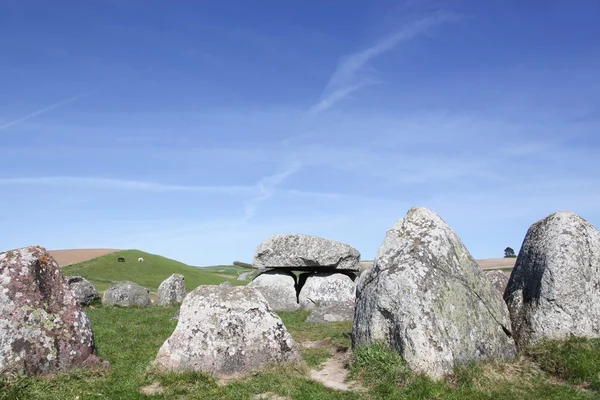 Poskaer Stenhus un luogo di sepoltura da circa 3.300 aC Cristo ed è la più grande carriola rotonda in Danimarca — Foto Stock