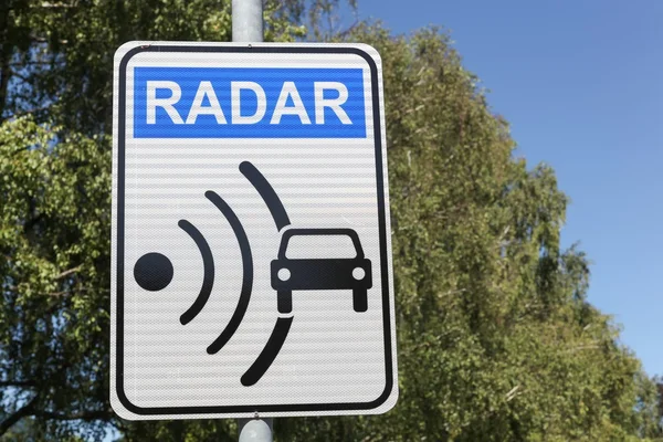 Radarsignaal op een weg — Stockfoto