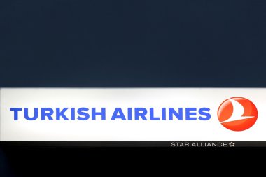 Türk Hava Yolları logosu bir duvar