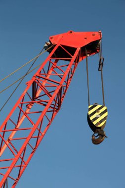 Kırmızı bir vincin detayları