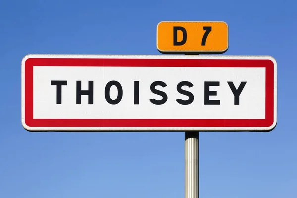 Дорожный Знак Thoissey City Департаменте Айн Франция — стоковое фото