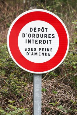 Çöp atma tabelası, Fransız dilinde 