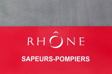 Lyon, Fransa - 7 Ekim 2017: Fransa 'da Rhone departmanının itfaiyecileri Fransızca Sapeurs-Pompiers olarak adlandırılır.