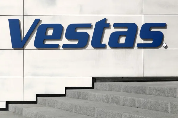 Vestas-Logo auf einer Fassade — Stockfoto