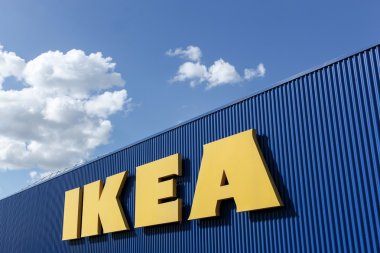 IKEA işareti bir duvar