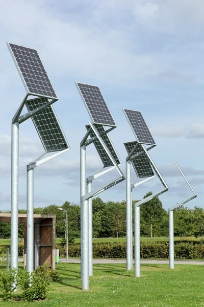 Conjunto de postes de panel solar —  Fotos de Stock