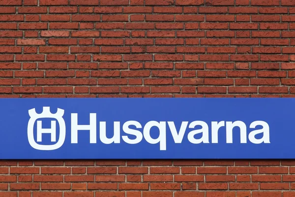 Логотип Husqvarna на фасаде — стоковое фото