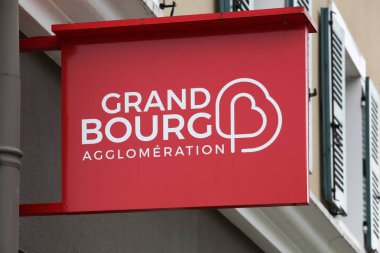 Bourg-en-Bresse, Fransa - 26 Temmuz 2023: Duvardaki Büyük Bourg toplama sembolü