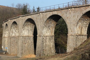 Fransa 'daki Chemin de fer du Beaujolais (CFB) metre ölçü demiryolunun eski köprüsü