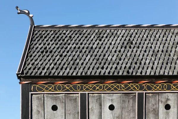 屋顶和维京教堂在 Moesgaard 的详细信息 — 图库照片