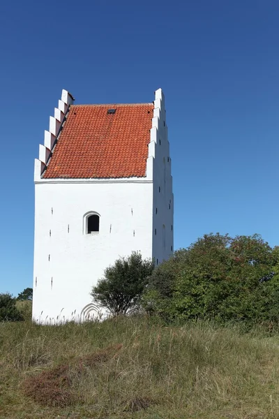 Het zand bedekt kerk in Skagen — Stockfoto