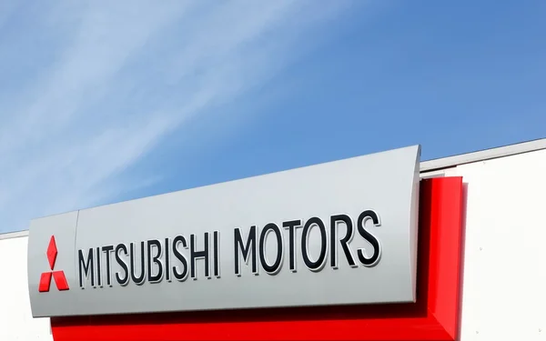 Mitsubishi Motors teken — Stockfoto