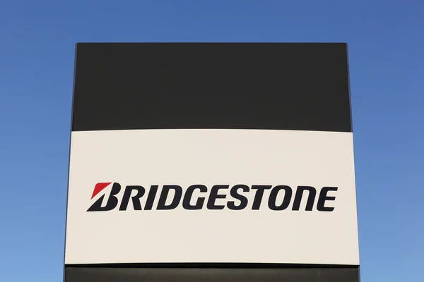 Bridgestone logosu bir duvar