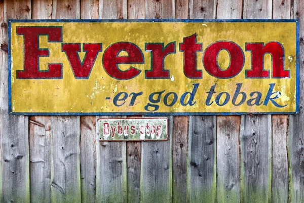 Старая реклама Everton Tobacco — стоковое фото