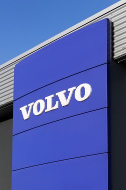 Volvo logosu bir duvar