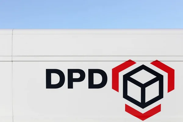 DPD โลโก้บนรถ — ภาพถ่ายสต็อก