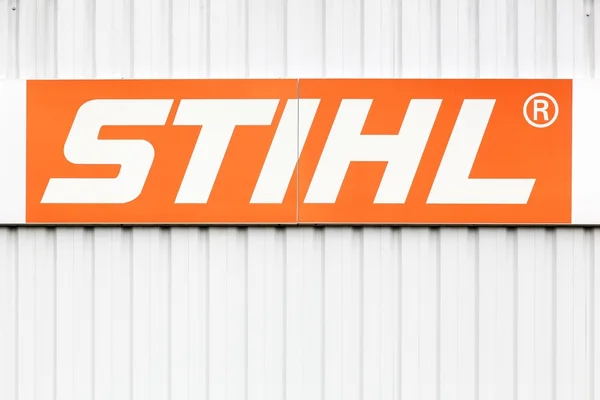 Stihl-Logo an einer Wand — Stockfoto