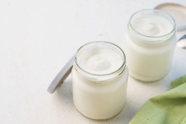 Doğal yoğurt, el yapımı.