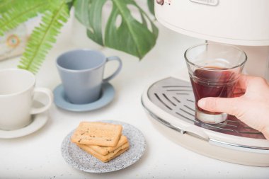 Evdeki kahve fişi profesyonelce.