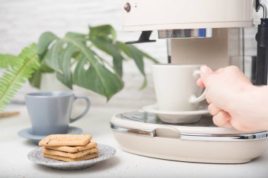 Cooffe yapımcısı beyaz sahneyi kapatıyor