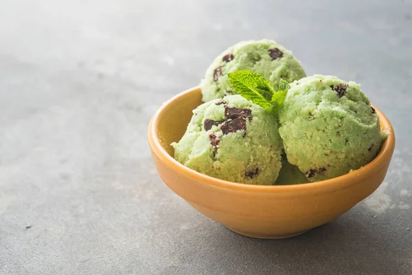 Мороженое Мятой Шоколадной Крошкой — стоковое фото