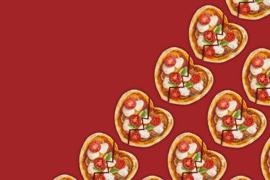 Yalnız yemek için kalbi kırık bir pizza.