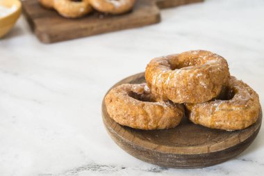 Donut ve ballı el yapımı