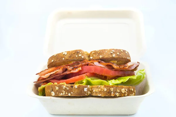 Blt 샌드위치의 일종으로 재료인 베이컨 토마토의 이니셜을 — 스톡 사진