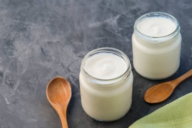 Doğal yoğurt, el yapımı.