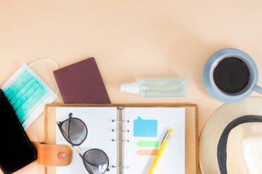 covid ile plan gezisi (maske ve dezenfektan)