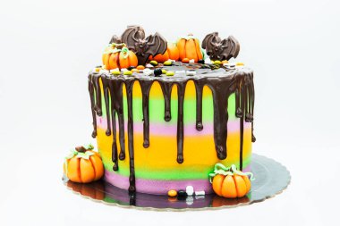 Cadılar bayramı için çikolatalı kek. 