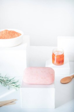 Kırmızı killi sabun, biberiye ve bal