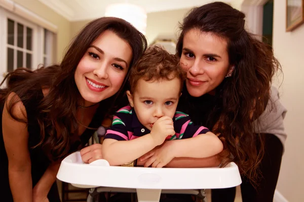 Niño con familia —  Fotos de Stock