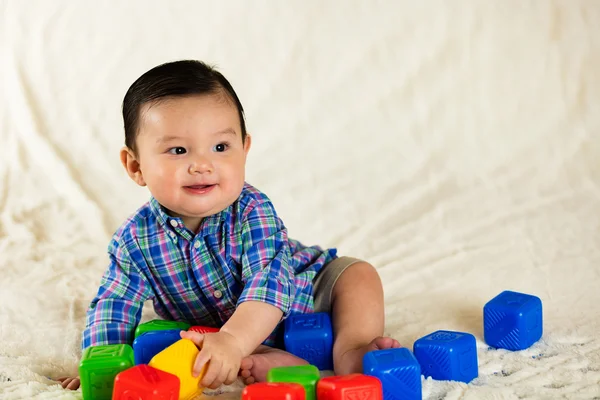 Menino bonito — Fotografia de Stock