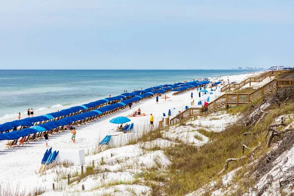 Seaside Florida Marzo 2016 Los Visitantes Disfrutan Hermosa Playa Estilo — Foto de Stock