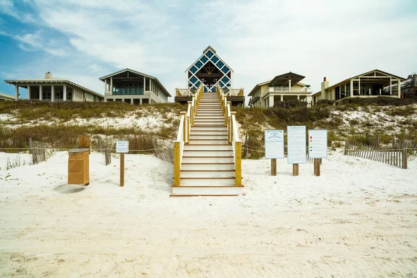 フロリダ州シーサイド2016年3月29日 この北フロリダの美しいウォーターフロントの休暇の家は沿岸コミュニティを扱います — ストック写真